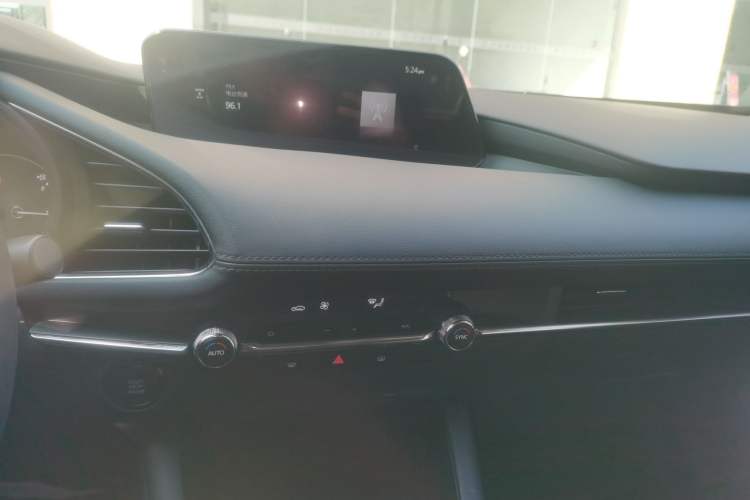 Used Mazda 3 Axela 2022 2.0L Automatic Zhiya Edition Audio And AC Panel