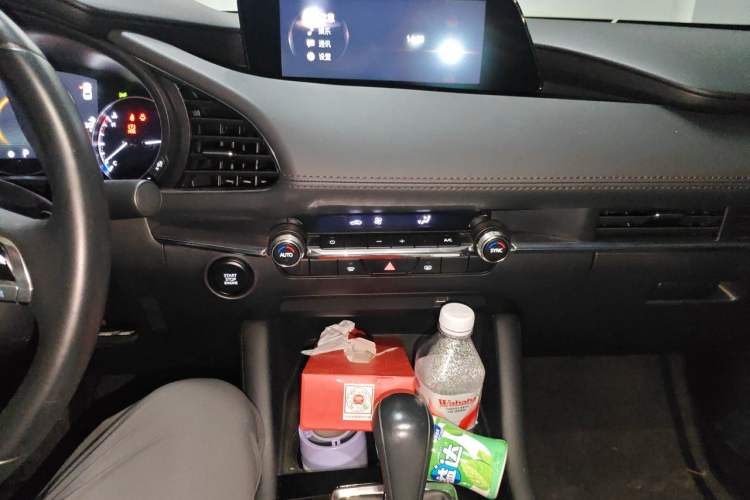 Used Mazda 3 Axela 2022 2.0L Automatic Zhi Rui Edition Audio And AC Panel