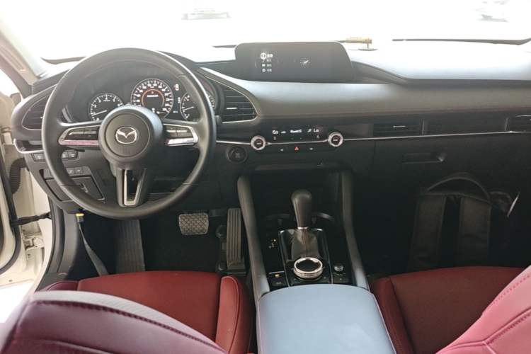 Used Mazda 3 Axela 2022 2.0L Automatic Zhi Rui Obsidian Edition Center Console