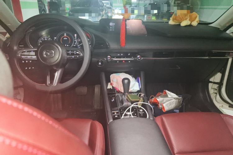 Used Mazda 3 Axela 2022 2.0L Automatic Zhi Rui Obsidian Edition Center Console