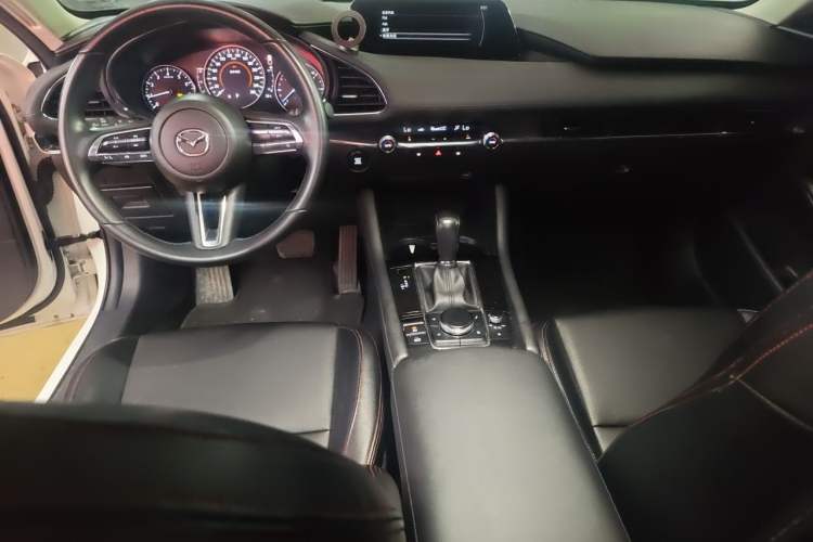 Used Mazda 3 Axela 2022 2.0L Automatic Zhiya Edition Center Console