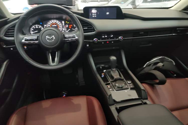 Used Mazda 3 Axela 2022 2.0L Automatic Premium Black Obsidian Edition Center Console