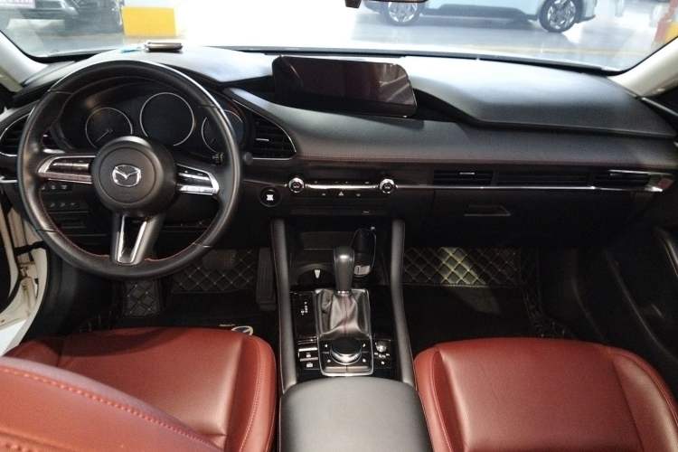 Used Mazda 3 Axela 2022 2.0L Automatic Zhi Rui Obsidian Edition Center Console