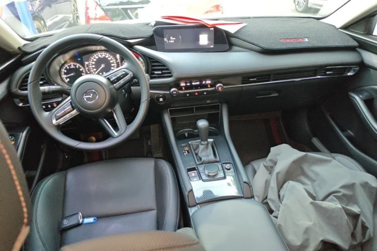 Used Mazda 3 Axela 2022 2.0L Automatic Zhi Rui Edition Center Console
