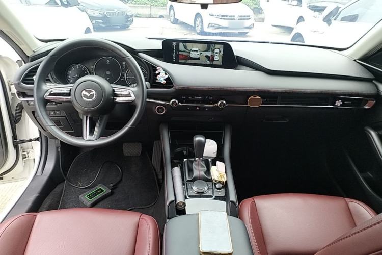 Used Mazda 3 Axela 2022 2.0L Automatic Zhiyao Obsidian Edition Center Console