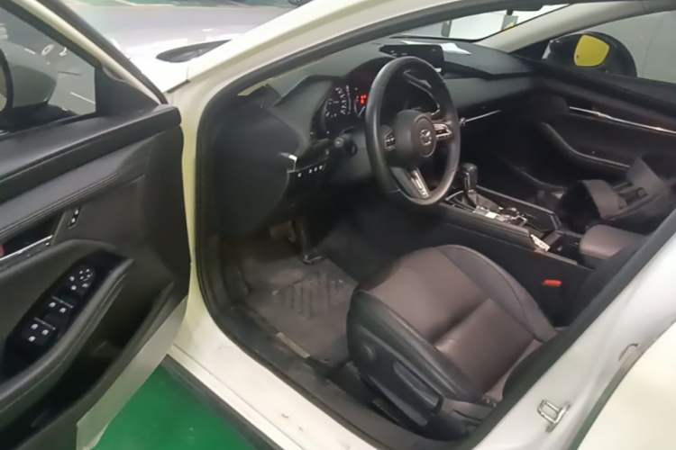 Used Mazda 3 Axela 2022 2.0L Automatic Zhiya Edition Driver Seat