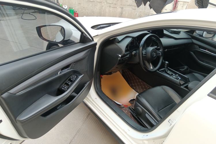 Used Mazda 3 Axela 2022 2.0L Automatic ZhiXuan Edition Driver Seat
