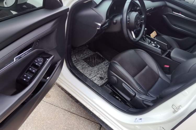 Used Mazda 3 Axela 2022 2.0L Automatic Zhiya Edition Driver Seat