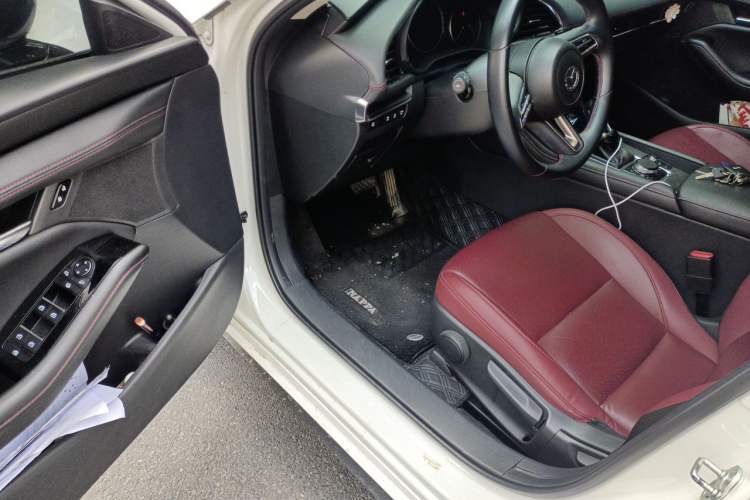 Used Mazda 3 Axela 2022 2.0L Automatic Premium Black Obsidian Edition Driver Seat