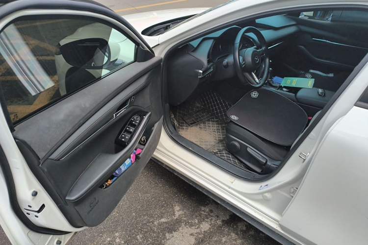 Used Mazda 3 Axela 2022 2.0L Automatic ZhiXuan Edition Driver Seat