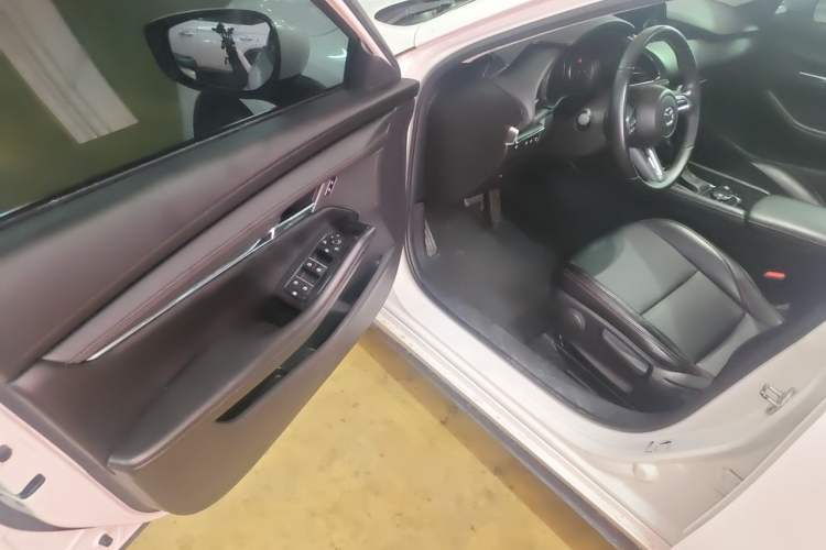 Used Mazda 3 Axela 2022 2.0L Automatic Zhiya Edition Driver Seat