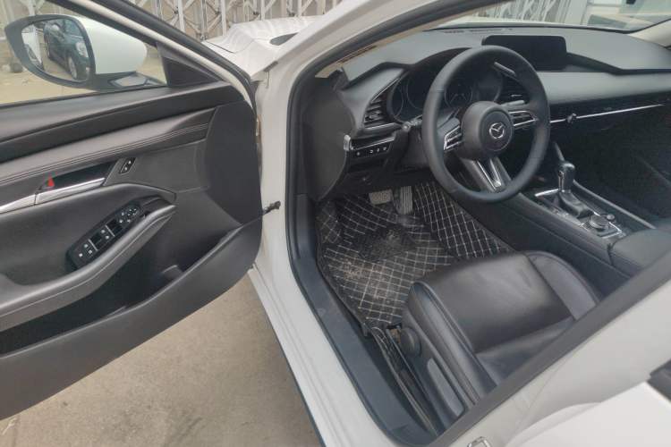 Used Mazda 3 Axela 2022 2.0L Automatic Zhiya Edition Driver Seat