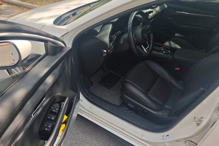 Used Mazda 3 Axela 2022 2.0L Automatic Zhi Rui Edition Driver Seat