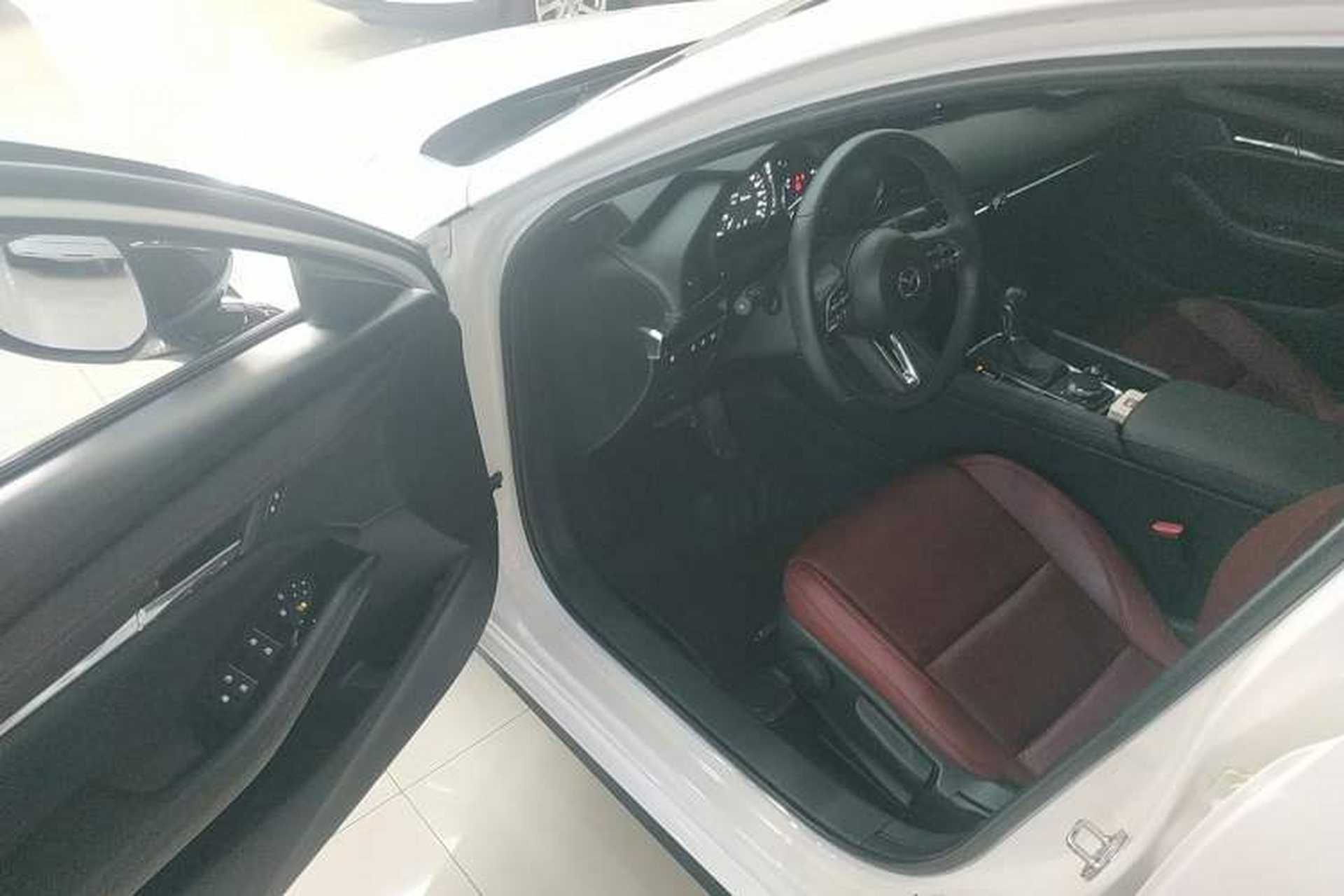 Used Mazda 3 Axela 2022 2.0L Automatic Premium Black Obsidian Edition Driver Seat
