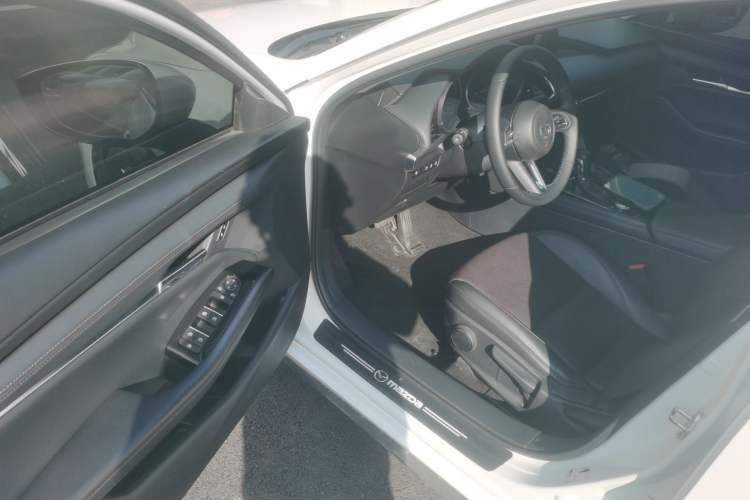 Used Mazda 3 Axela 2022 2.0L Automatic Zhiya Edition Driver Seat
