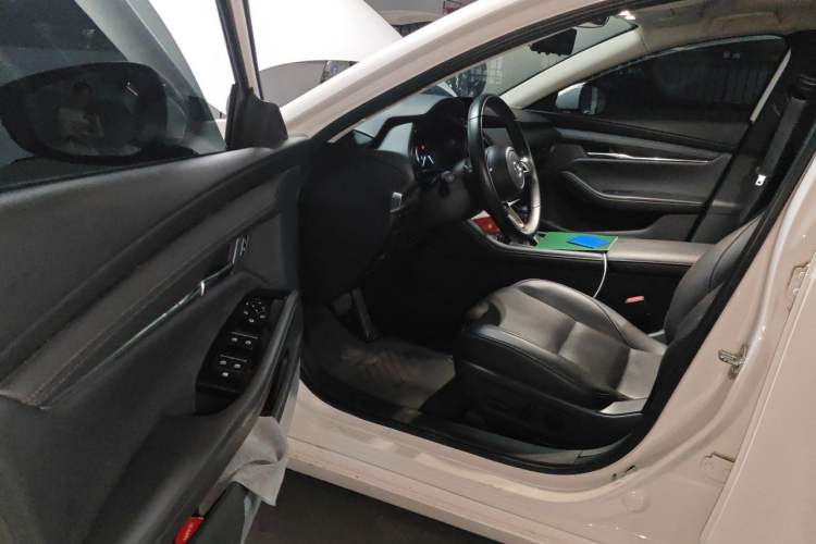 Used Mazda 3 Axela 2022 2.0L Automatic Zhi Rui Edition Driver Seat
