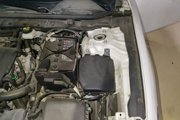 Used Mazda 3 Axela 2022 2.0L Automatic Zhi Rui Obsidian Edition Engine Bay Left