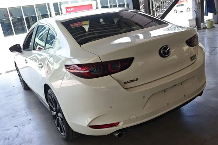 Used Mazda 3 Axela 2022 2.0L Automatic Zhi Rui Obsidian Edition Exterior 2