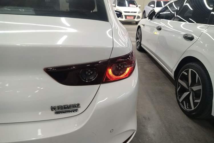 Used Mazda 3 Axela 2022 2.0L Automatic Zhiqing Edition Exterior 3