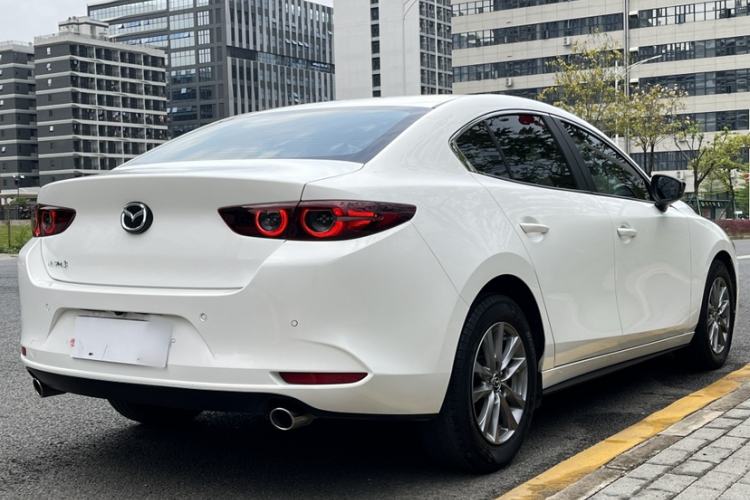 Used Mazda 3 Axela 2022 2.0L Automatic Zhiqing Edition Exterior 3