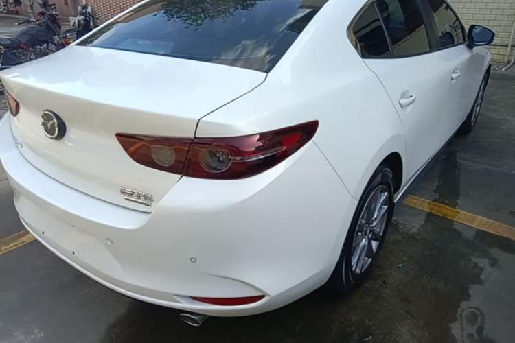 Used Mazda 3 Axela 2022 2.0L Automatic Zhiqing Edition Exterior 3