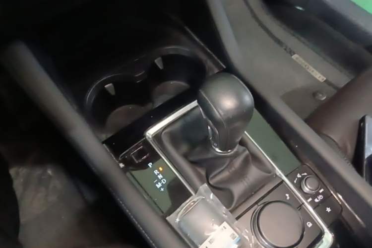 Used Mazda 3 Axela 2022 2.0L Automatic Zhiya Edition Gear Lever