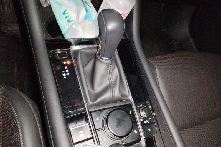 Used Mazda 3 Axela 2022 2.0L Automatic Zhiya Edition Gear Lever