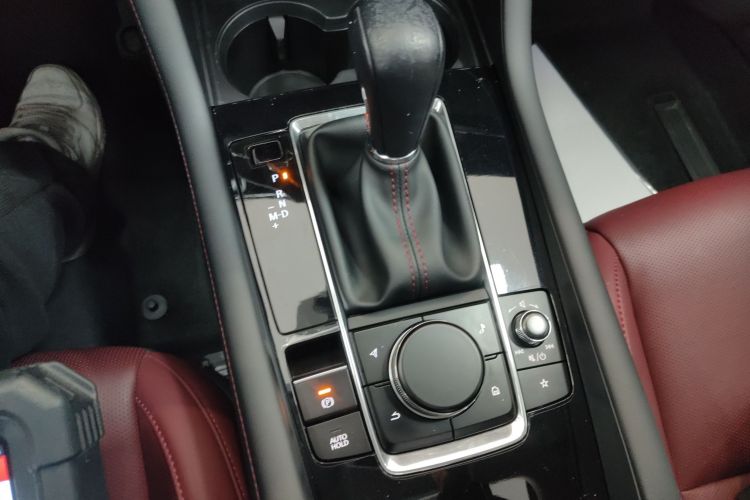 Used Mazda 3 Axela 2022 2.0L Automatic Premium Black Obsidian Edition Gear Lever