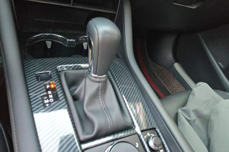 Used Mazda 3 Axela 2022 2.0L Automatic Zhi Rui Edition Gear Lever