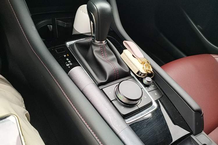 Used Mazda 3 Axela 2022 2.0L Automatic Zhiyao Obsidian Edition Gear Lever