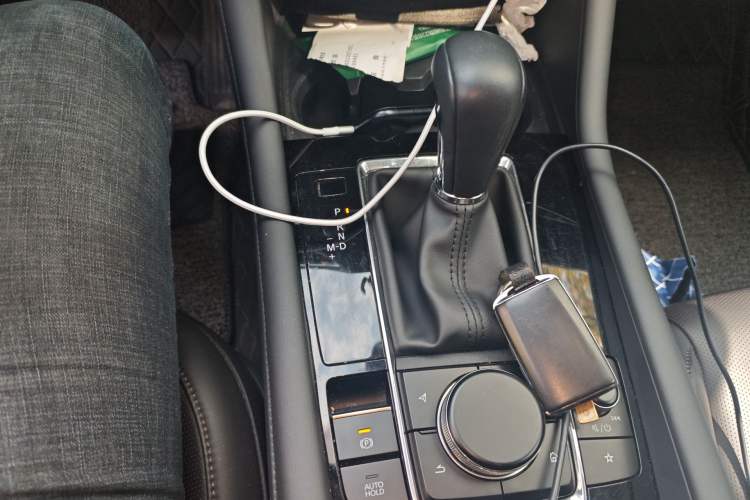 Used Mazda 3 Axela 2022 2.0L Automatic Zhi Rui Edition Gear Lever