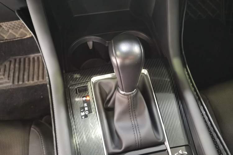 Used Mazda 3 Axela 2022 2.0L Automatic ZhiXuan Edition Gear Lever