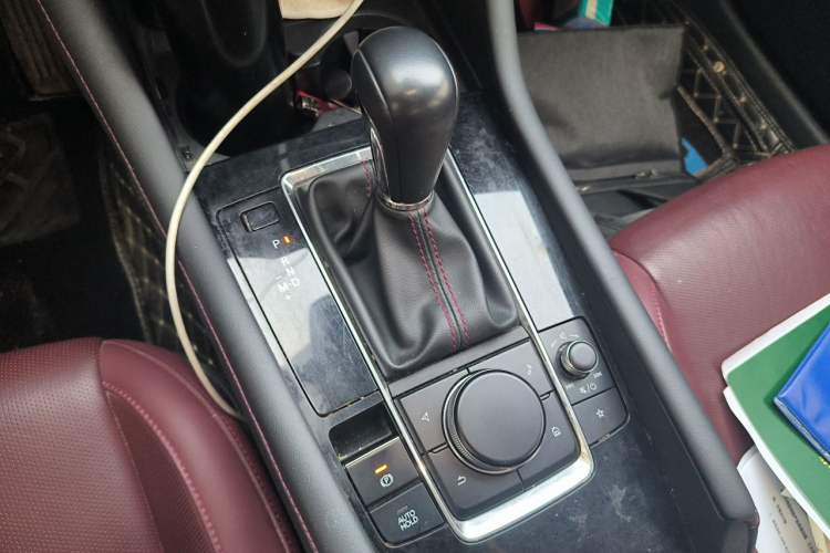 Used Mazda 3 Axela 2022 2.0L Automatic Premium Black Obsidian Edition Gear Lever