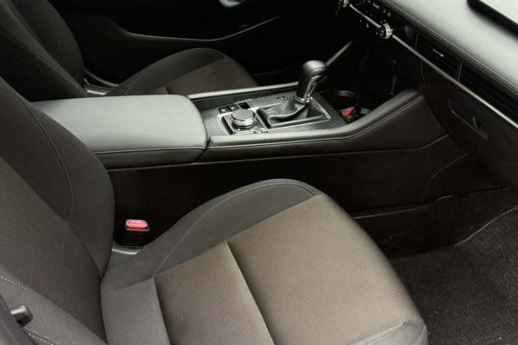 Used Mazda 3 Axela 2022 2.0L Automatic ZhiXuan Edition Interior 2