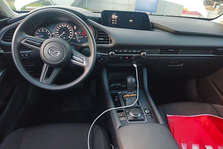 Used Mazda 3 Axela 2022 2.0L Automatic Zhiqing Edition Interior 2