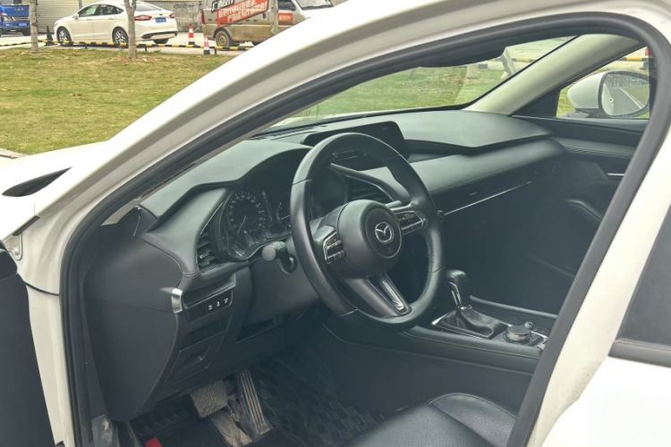 Used Mazda 3 Axela 2022 2.0L Automatic Zhiya Edition Interior 3
