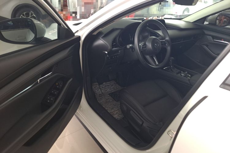 Used Mazda 3 Axela 2022 2.0L Automatic Zhiya Edition Interior 3