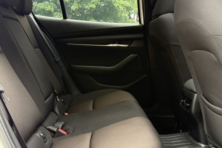Used Mazda 3 Axela 2022 2.0L Automatic ZhiXuan Edition Interior 4