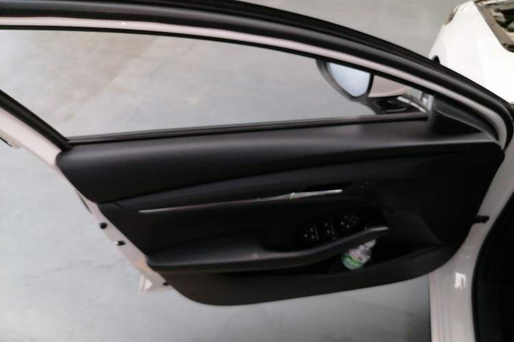 Used Mazda 3 Axela 2022 2.0L Automatic Zhiya Edition Interior 7