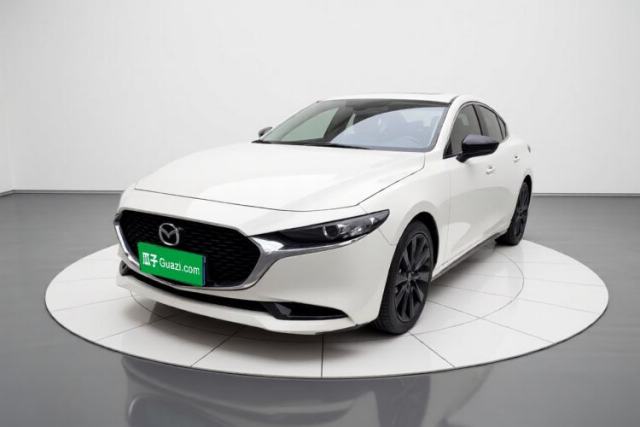 Ojetý Mazda 3 Axela 2022 2.0L Automatic Zhiya Edition