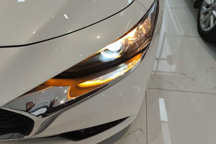 Used Mazda 3 Axela 2022 2.0L Automatic Premium Black Obsidian Edition Left Front Headlight