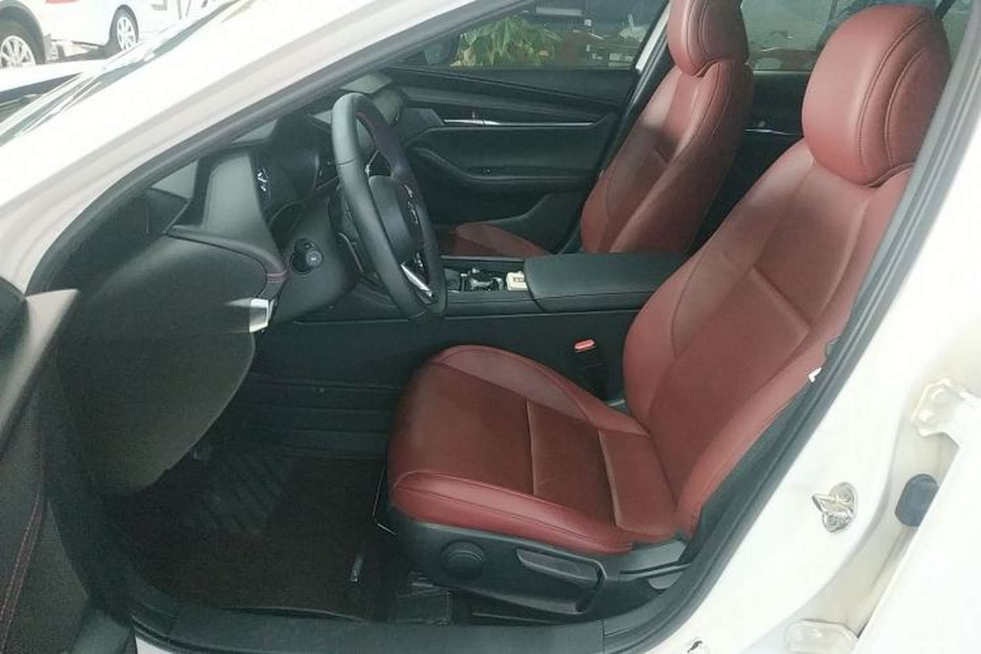 Used Mazda 3 Axela 2022 2.0L Automatic Premium Black Obsidian Edition Left Front Seat