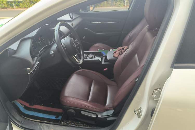 Used Mazda 3 Axela 2022 2.0L Automatic Premium Black Obsidian Edition Left Front Seat