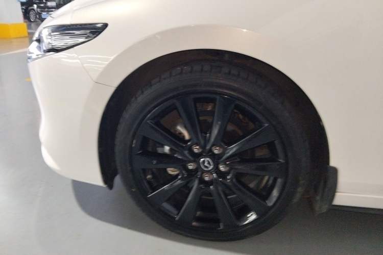 Used Mazda 3 Axela 2022 2.0L Automatic Zhi Rui Obsidian Edition Left Front Wheel Hub