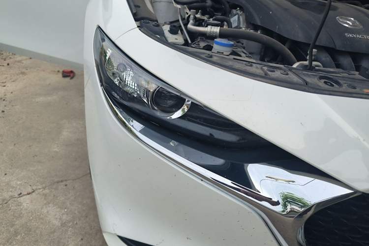 Used Mazda 3 Axela 2022 2.0L Automatic Premium Black Obsidian Edition Right Front Headlight
