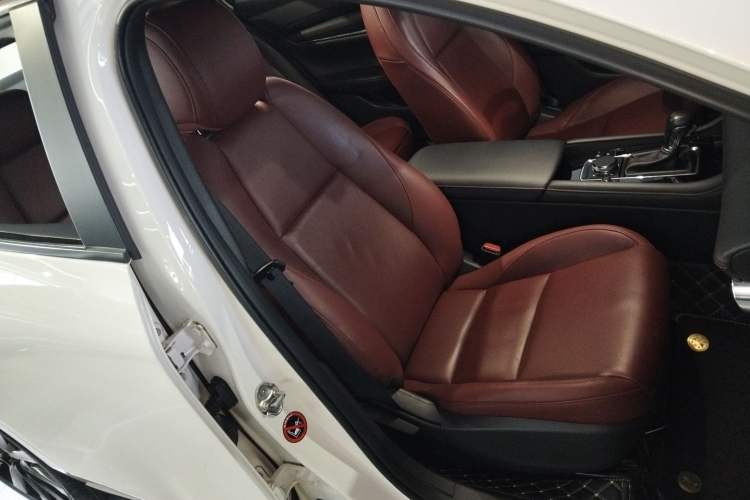 Used Mazda 3 Axela 2022 2.0L Automatic Zhi Rui Obsidian Edition Right Front Seat