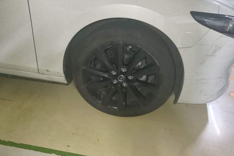 Used Mazda 3 Axela 2022 2.0L Automatic Zhi Rui Obsidian Edition Right Front Wheel Hub