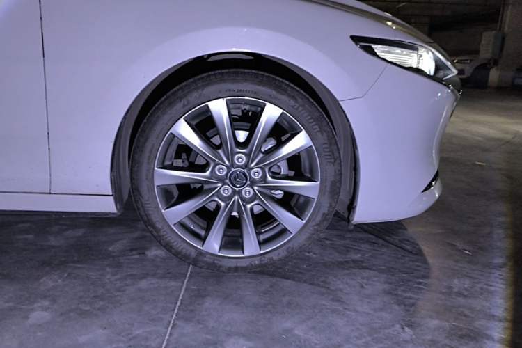 Used Mazda 3 Axela 2022 2.0L Automatic Zhi Rui Edition Right Front Wheel Hub