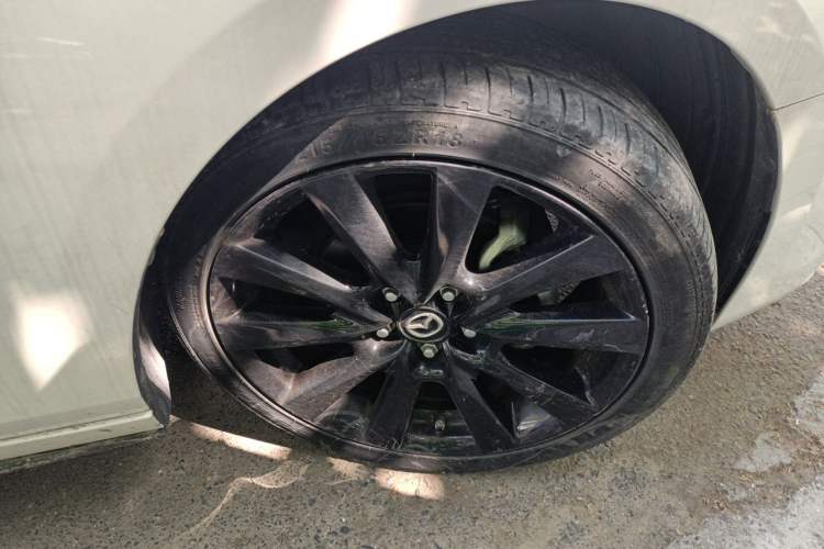 Used Mazda 3 Axela 2022 2.0L Automatic Premium Black Obsidian Edition Right Front Wheel Hub