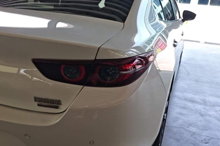 Used Mazda 3 Axela 2022 2.0L Automatic Zhi Rui Obsidian Edition Right Rear Taillight